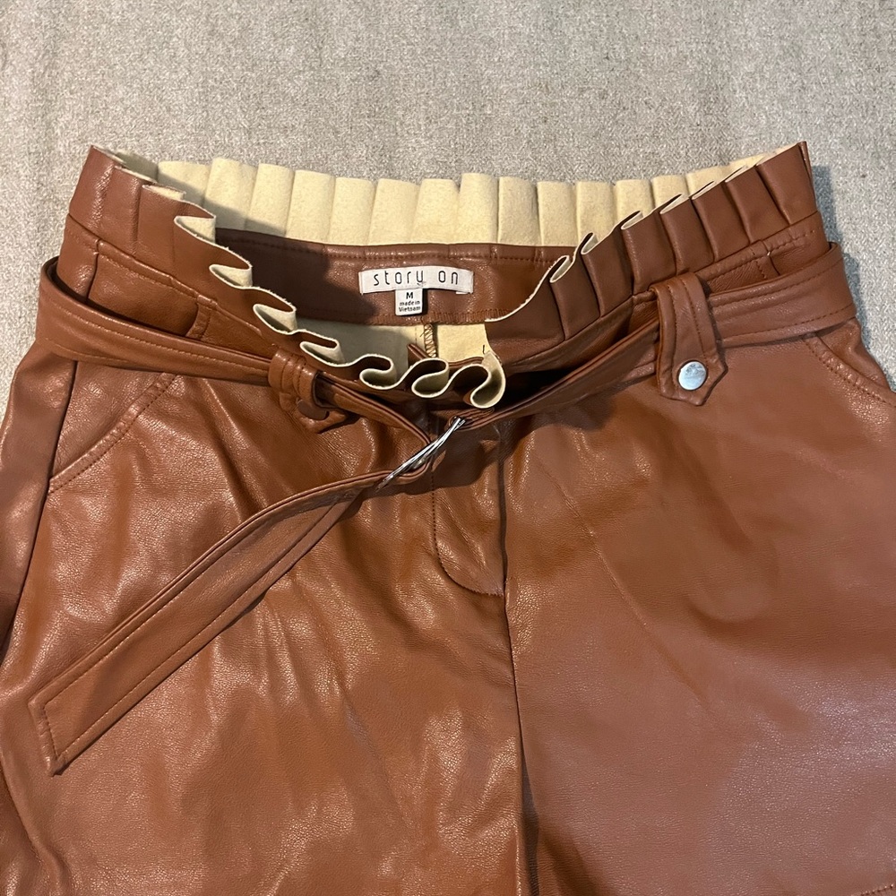 High Waist Tan Leather Women's Shorts - Picture 5 of 5